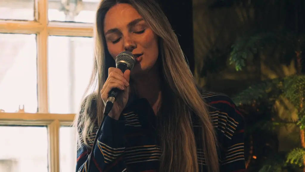 Alice Rowe (w/ Full Band)